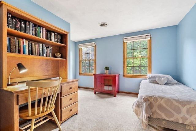 39 Jackson Cir, Franklin, MA 02038