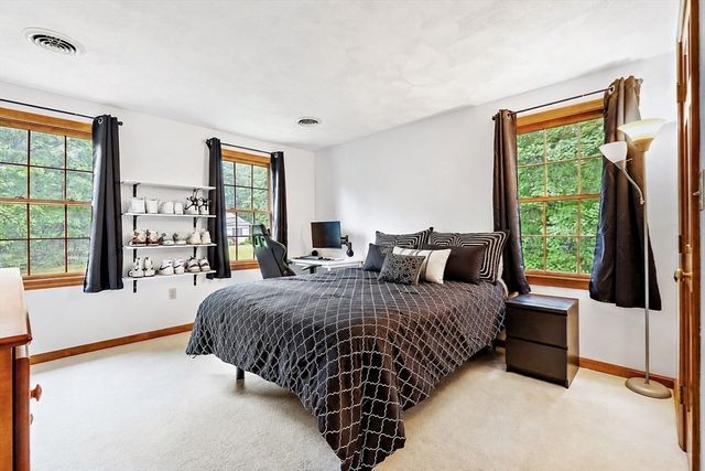 39 Jackson Cir, Franklin, MA 02038