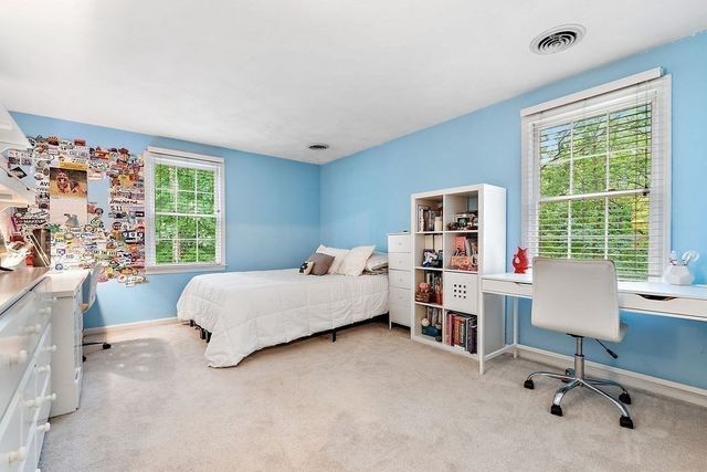 39 Jackson Cir, Franklin, MA 02038