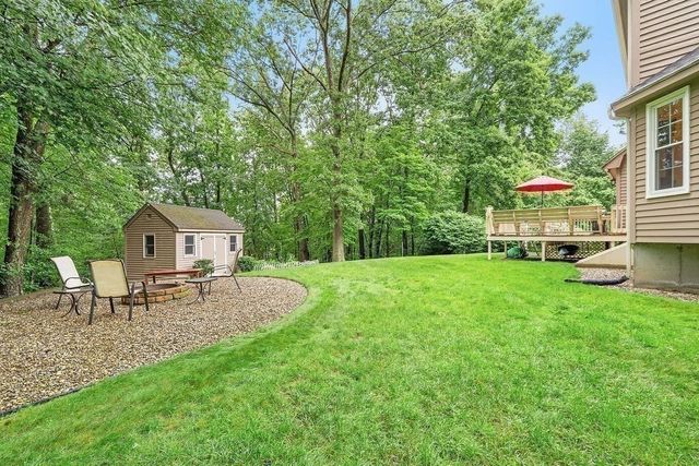 39 Jackson Cir, Franklin, MA 02038