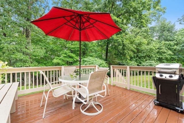 39 Jackson Cir, Franklin, MA 02038