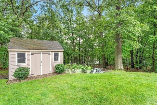 39 Jackson Cir, Franklin, MA 02038
