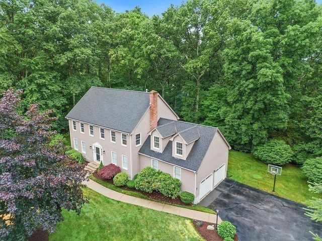 39 Jackson Cir, Franklin, MA 02038
