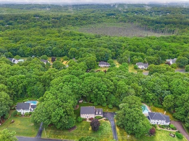 39 Jackson Cir, Franklin, MA 02038