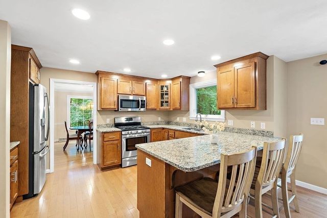 39 Jackson Cir, Franklin, MA 02038