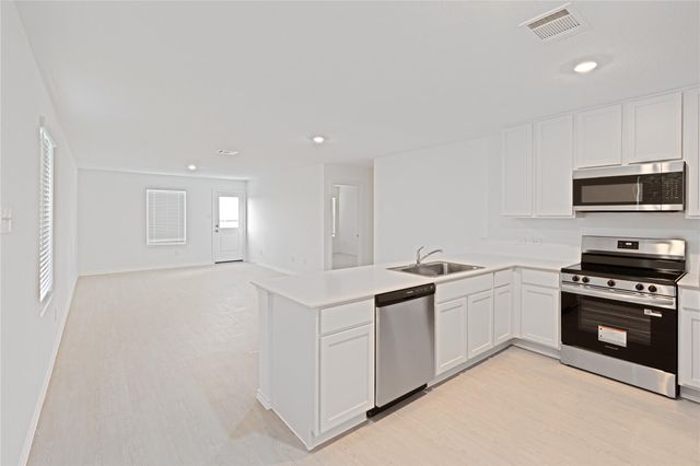 336 Cowpoke DR, Jarrell, TX 76537