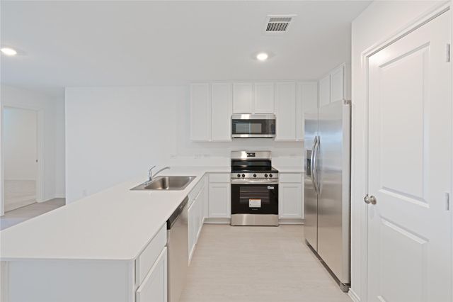 336 Cowpoke DR, Jarrell, TX 76537