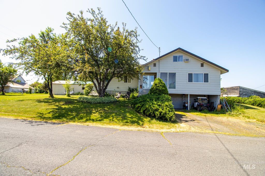 105 Weippe Ave, Weippe, ID 83553