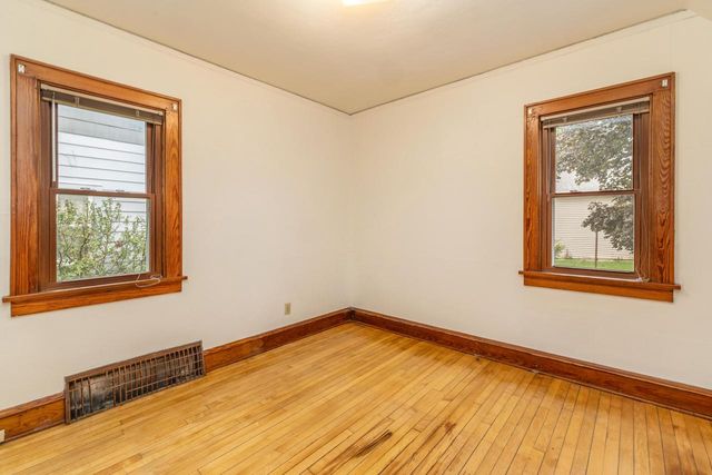 9000 W Cold Spring ROAD, Greenfield, WI 53228