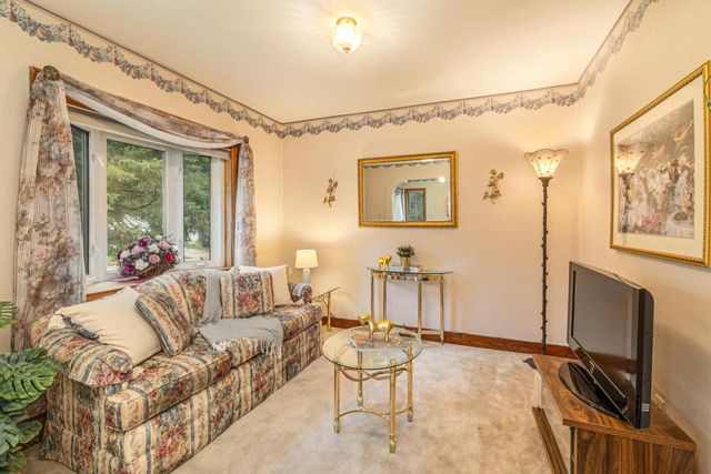 9000 W Cold Spring ROAD, Greenfield, WI 53228