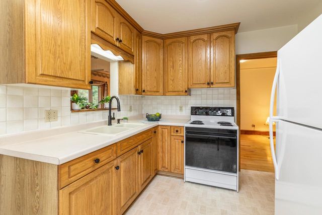 9000 W Cold Spring ROAD, Greenfield, WI 53228