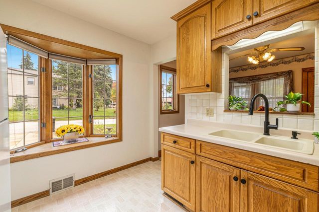 9000 W Cold Spring ROAD, Greenfield, WI 53228