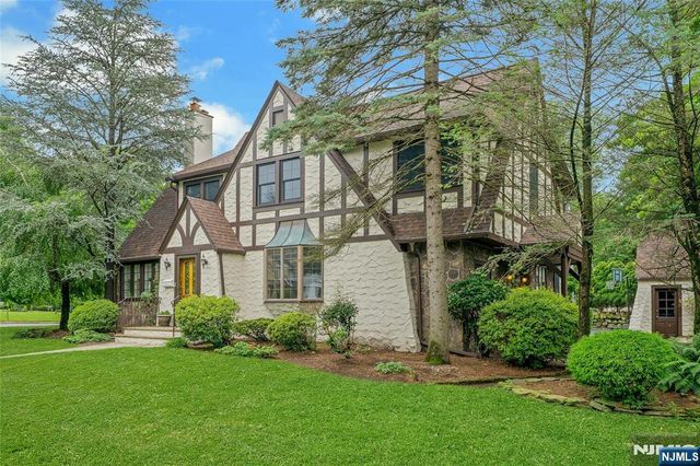60 Chestnut Street, Ramsey, NJ 07446