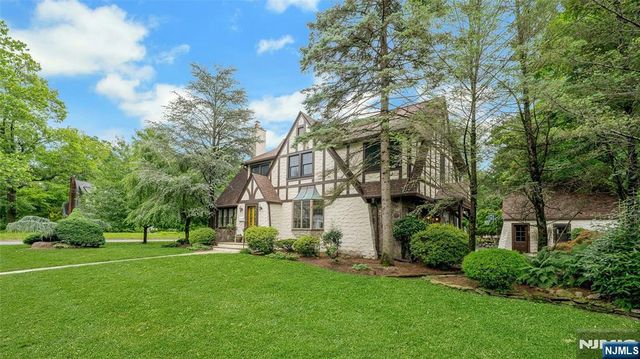 60 Chestnut Street, Ramsey, NJ 07446