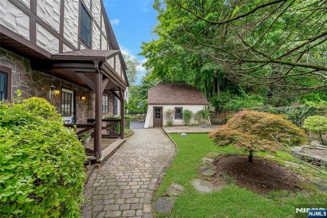 60 Chestnut Street, Ramsey, NJ 07446