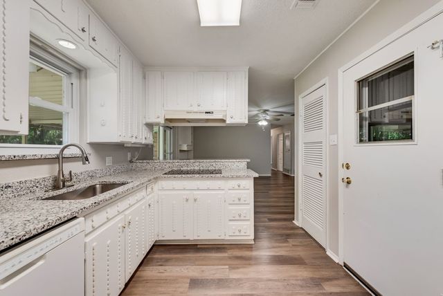 1702 Sagebrush Trail, Euless, TX 76040