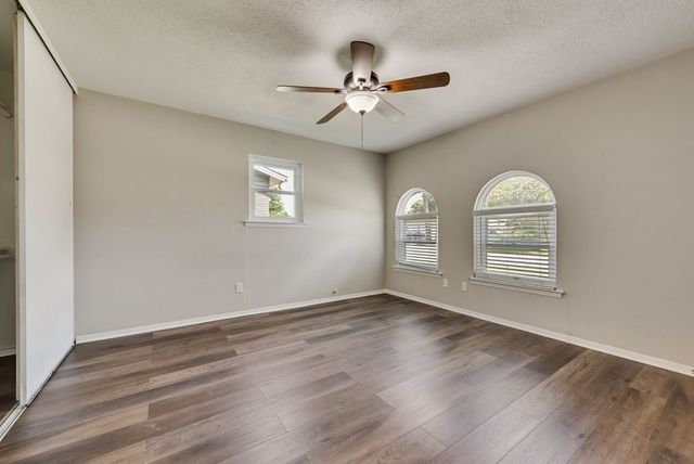 1702 Sagebrush Trail, Euless, TX 76040