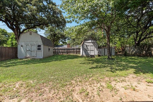 1702 Sagebrush Trail, Euless, TX 76040