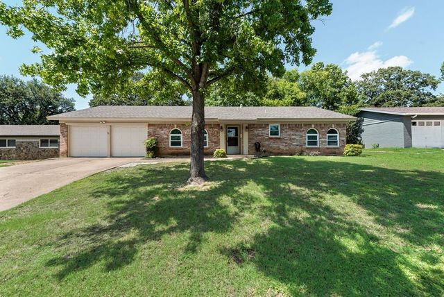 1702 Sagebrush Trail, Euless, TX 76040