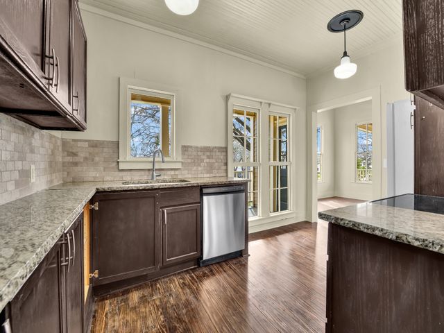 602 N Walnut Street, Weatherford, TX 76086