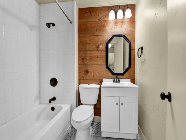 602 N Walnut Street, Weatherford, TX 76086