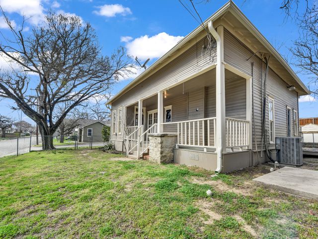 602 N Walnut Street, Weatherford, TX 76086