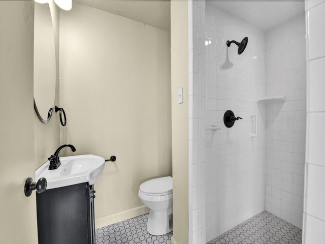 602 N Walnut Street, Weatherford, TX 76086