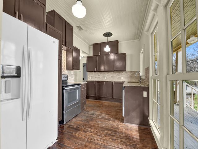 602 N Walnut Street, Weatherford, TX 76086