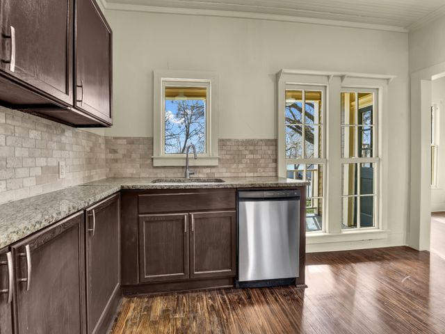 602 N Walnut Street, Weatherford, TX 76086