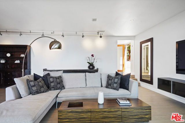 18101 COASTLINE Drive, Malibu, CA 90265