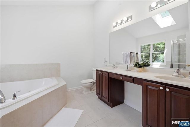 21 Chestnut Court, Cedar Grove, NJ 07009
