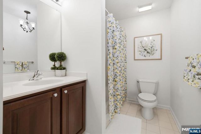 21 Chestnut Court, Cedar Grove, NJ 07009