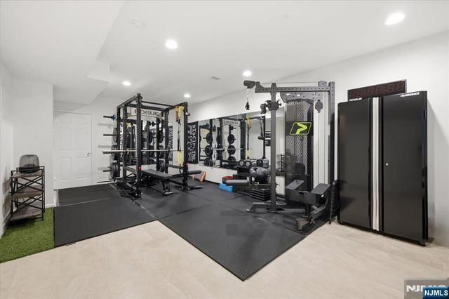 21 Chestnut Court, Cedar Grove, NJ 07009