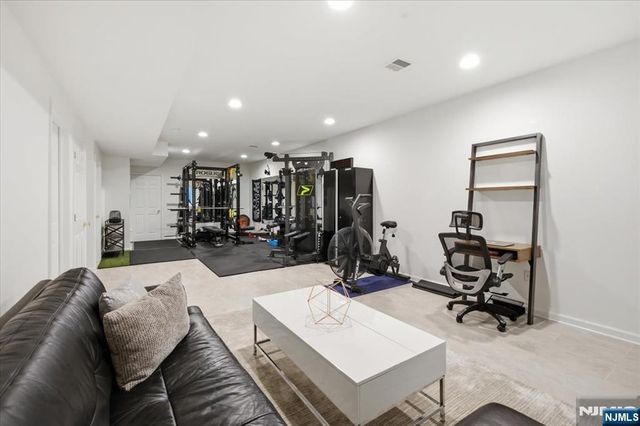 21 Chestnut Court, Cedar Grove, NJ 07009