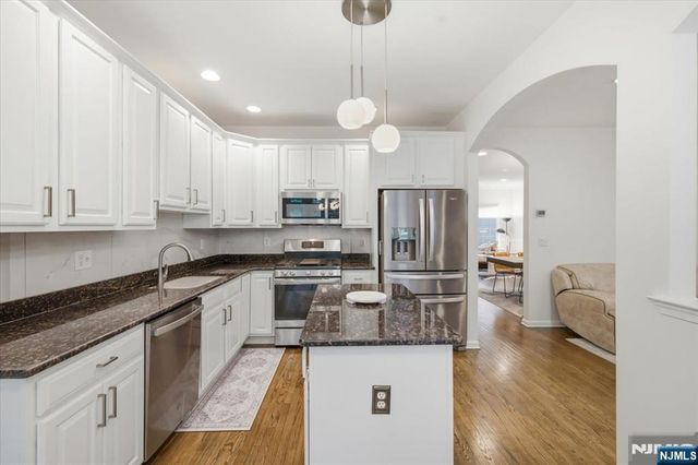 21 Chestnut Court, Cedar Grove, NJ 07009
