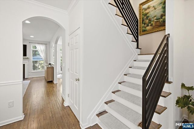 21 Chestnut Court, Cedar Grove, NJ 07009