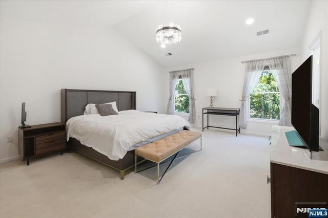 21 Chestnut Court, Cedar Grove, NJ 07009