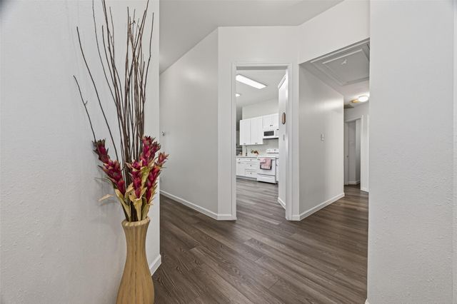 8207 Broken Timber Way, Houston, TX 77095