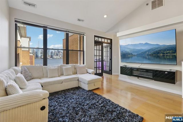 24 Ave At Port Imperial 421, West New York, NJ 07093