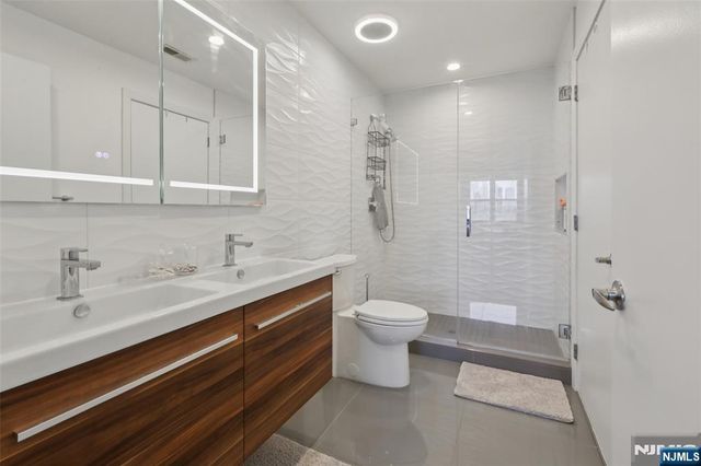 24 Ave At Port Imperial 421, West New York, NJ 07093