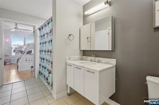 24 Ave At Port Imperial 421, West New York, NJ 07093