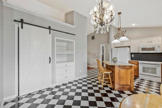 10166 Marquette Street, Newburgh, IN 47630