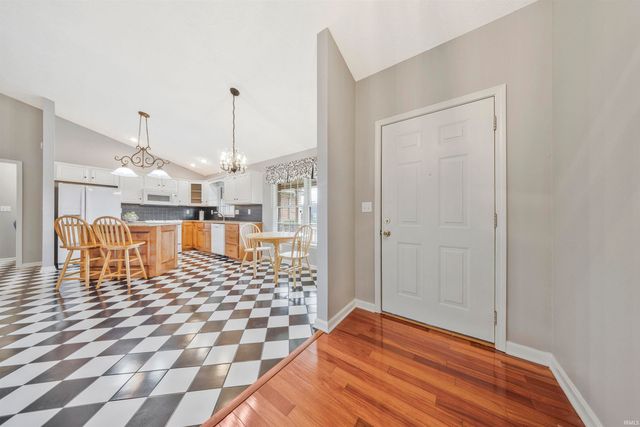 10166 Marquette Street, Newburgh, IN 47630