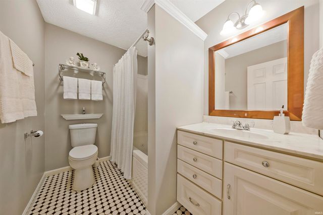 10166 Marquette Street, Newburgh, IN 47630