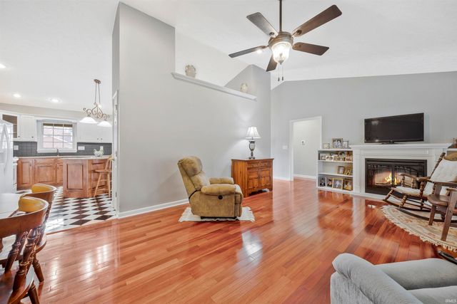 10166 Marquette Street, Newburgh, IN 47630