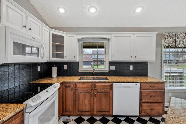 10166 Marquette Street, Newburgh, IN 47630