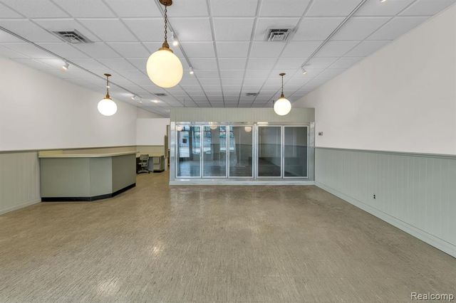29525 Ford Road, Garden City, MI 48135
