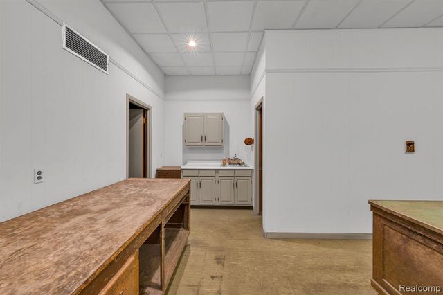 29525 Ford Road, Garden City, MI 48135