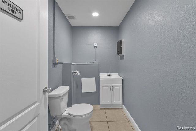 29525 Ford Road, Garden City, MI 48135