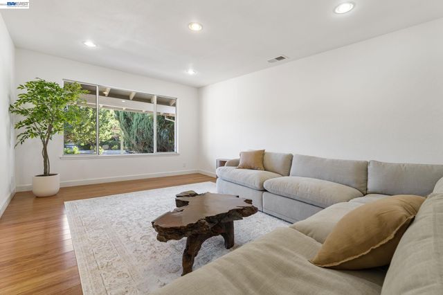 1486 Scaraway Dr, San Jose, CA 95132